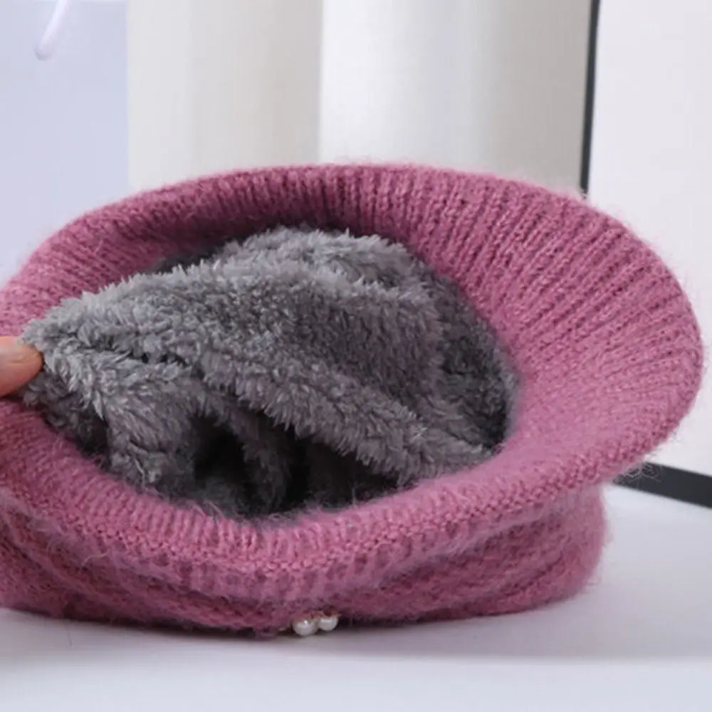 Schirmmütze Damen Winter: Strickmütze mit Zierspange und Futter – Bild 4
