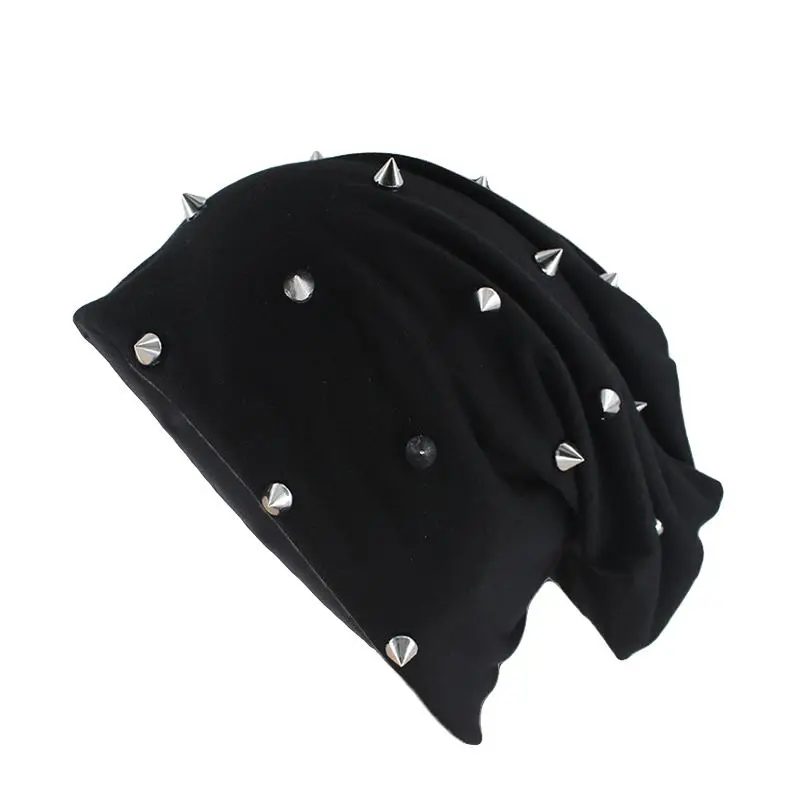 Beanie Baumwollmischung dünn, Slouch-Form mit Nieten – Schwarz