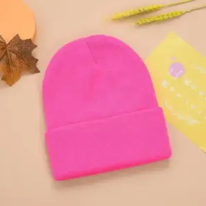 Strickmütze Unisex in Pink, Gelb und Rot, einfarbig mit Umschlag – Pink