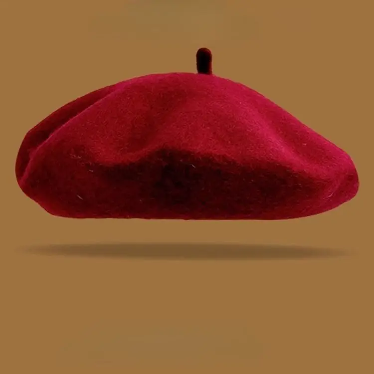 Cremeweiße Wollmütze Damen, schlichte Baskenmütze – Weinrot