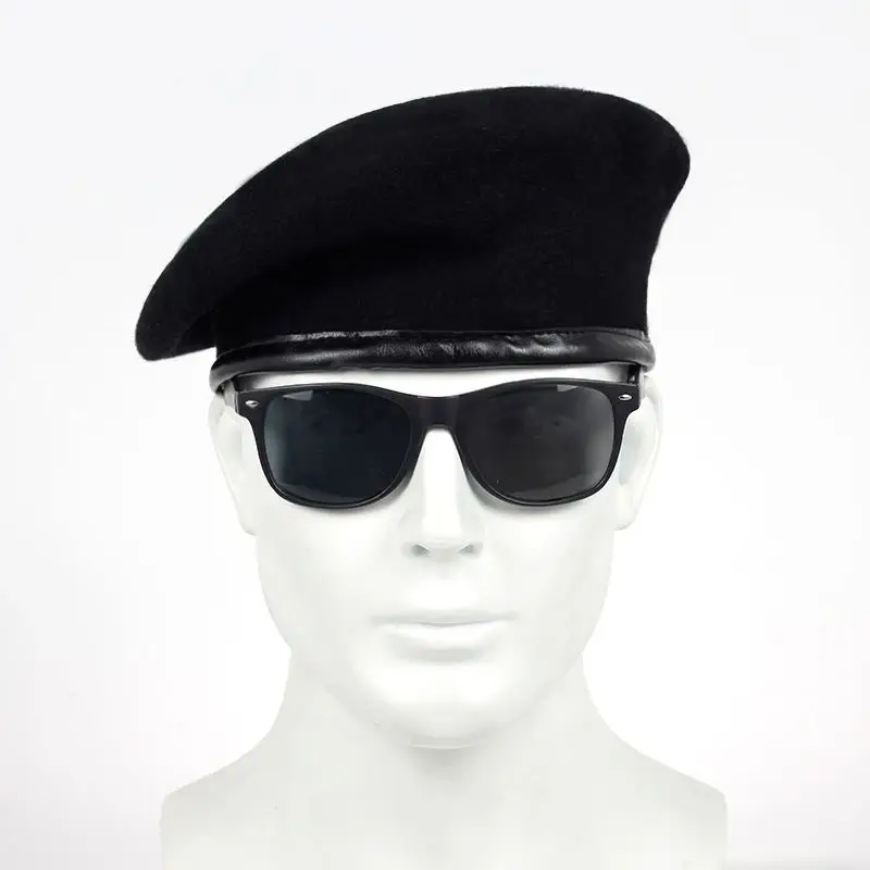 Baskenmütze Damen Altrosa mit schmalem Band in Lederoptik – Schwarz