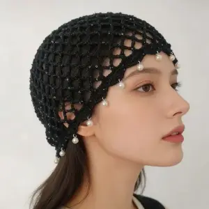 Strickmütze Damen schwarz, gehäkelt mit Perlenbesatz – Schwarz – Netz