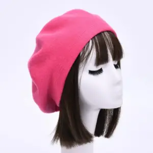 Pinke Wollmütze Damen als weiches Strickbarett – Pink